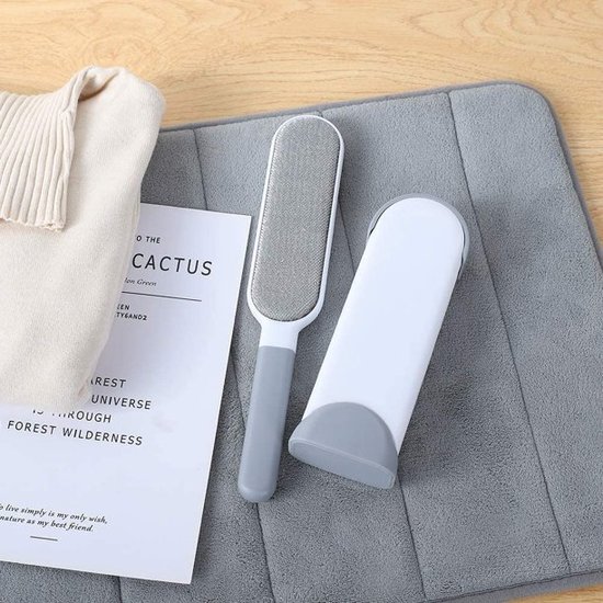 230 : Pet hair remover brush – self-cleaning for clothes, furniture & car