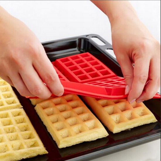 077 : Multi-Use Silicone Waffle & Snack Mold – 4-Section Baking Tray
