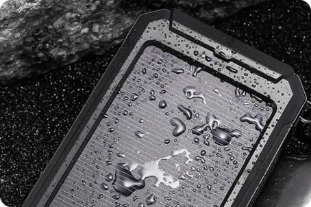 352 : Solar powerbank compass 8 000 mAh