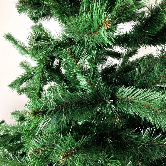 2072 : Artificial christmas tree- 220cm