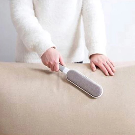 230 : Pet hair remover brush – self-cleaning for clothes, furniture & car