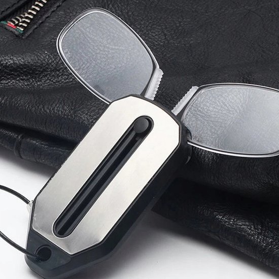 436-1 : FOLDABLE READING GLASSES with KEYCHAIN +1.5