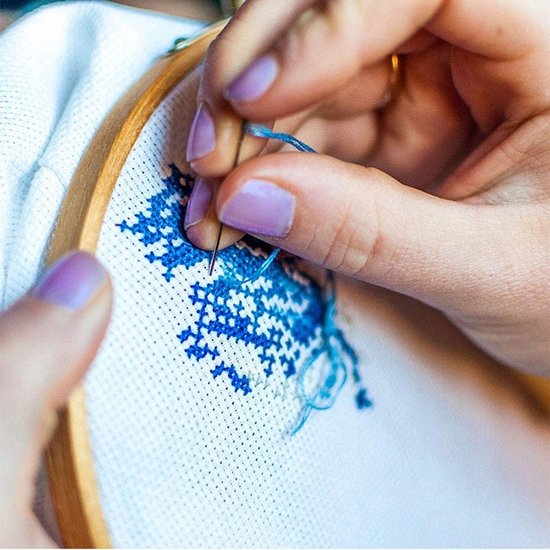 024 : Embroidery Starter Kit – 100 Color Threads, Hoops, Needles & Cross Stitch Tools Set for Beginners