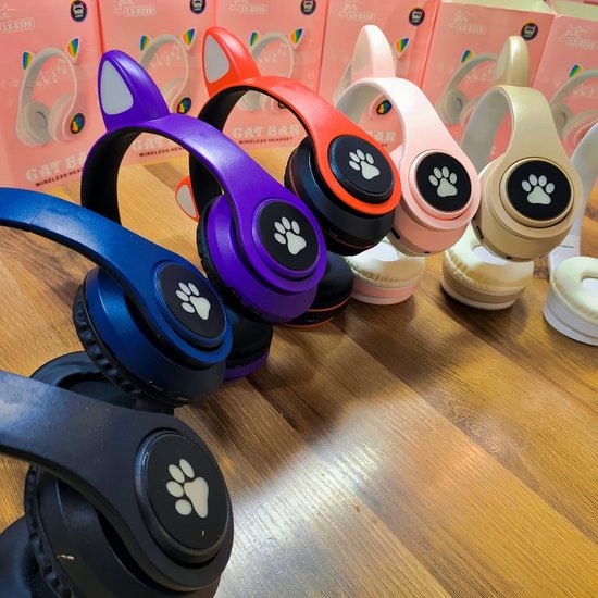 300 : WIRELESS BLUETOOTH HEADPHONES CAT EARS LED