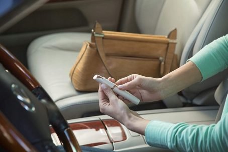 017 : Women’s trimmer | Battery-powered eyebrow, nose, ear & face shaver