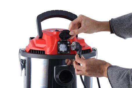 CR 7045 : Camry Prof. industrial vacuum cleaner with tool socket