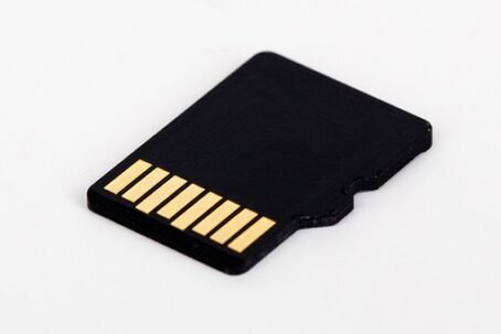 32 GB micro SD z adapterem